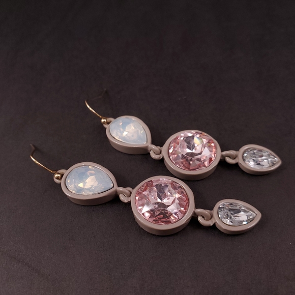 💥CLOSING SALE💥 Pierced Sparkly Dangle Earrings - Picture 4 of 4